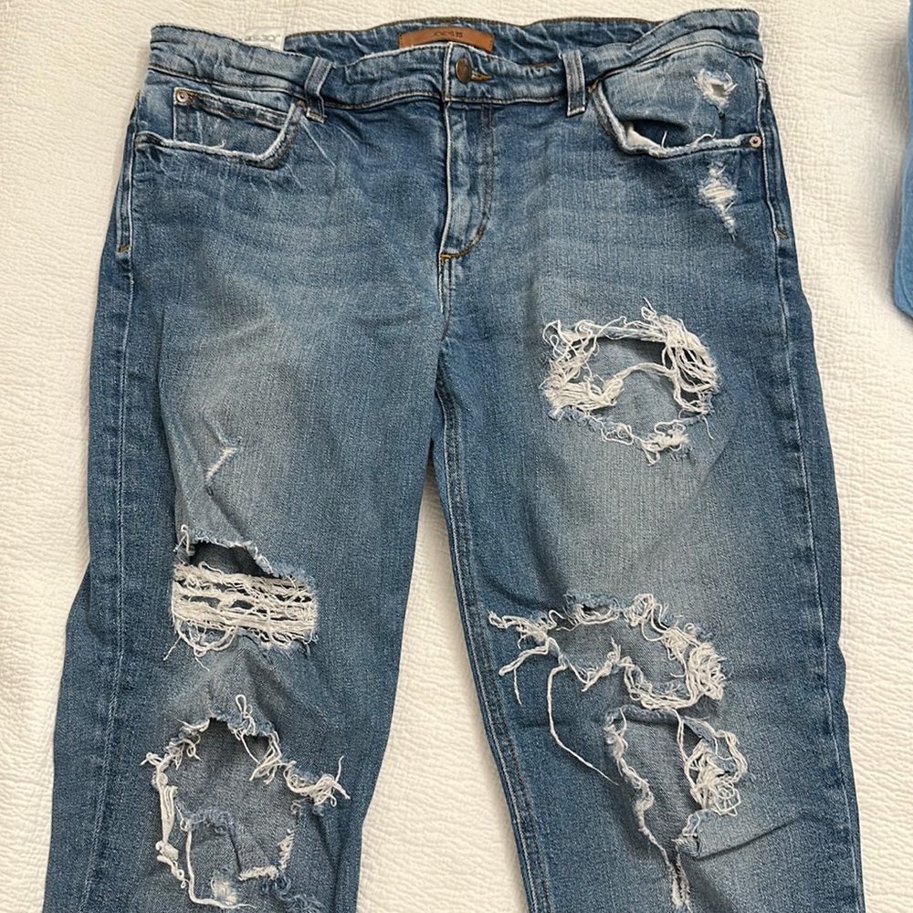 Joe’s jeans size 31. Distressed denim